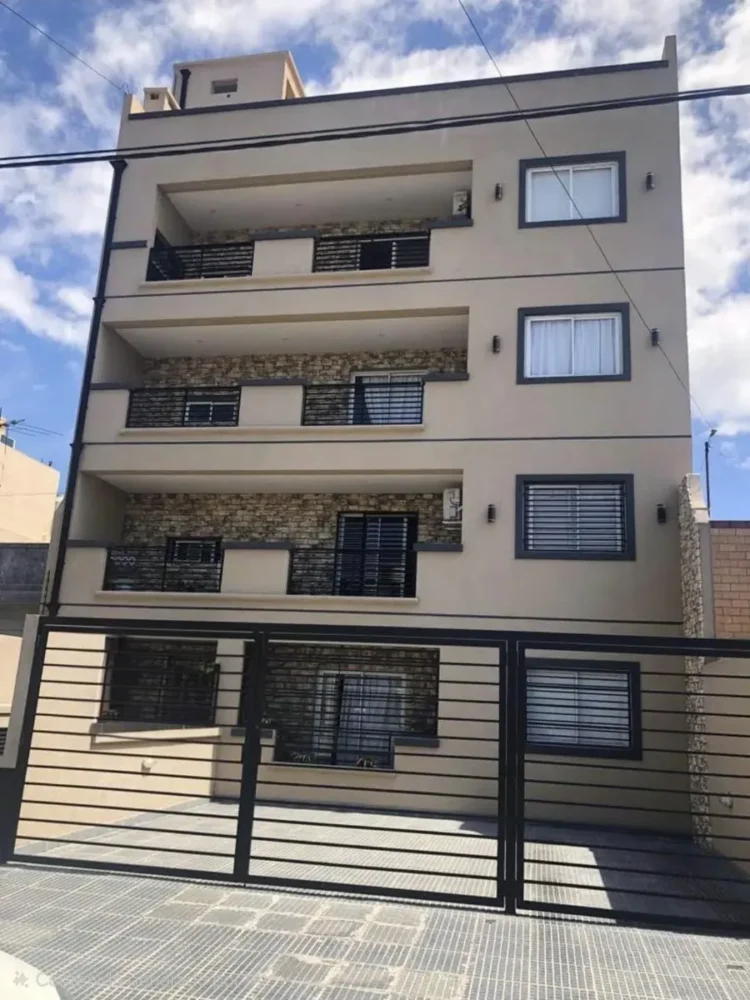 Departamento 2 Ambientes con Dos Cocheras y Patio | San Justo