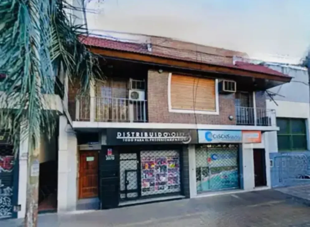 Venta En Block Locales Comerciales Más Vivienda. Av. De Mayo 2000