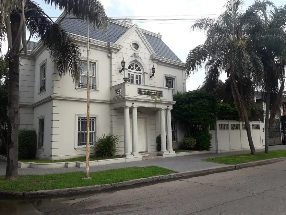 Casa Estilo Francés | Villa Luzuriaga